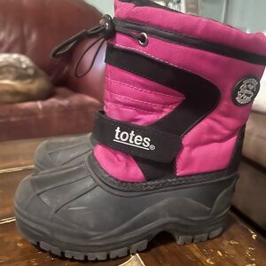 Totes Fuchsia and Black Snow Boots
